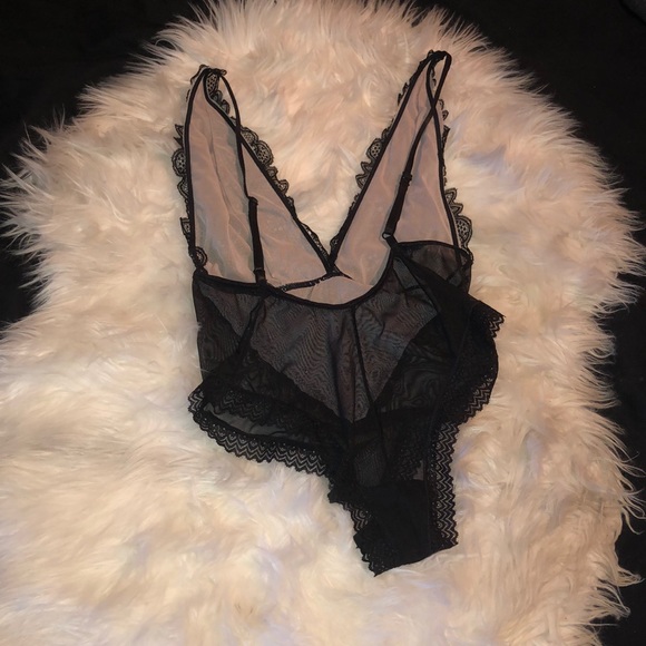 Shear lace teddy bodysuit - Picture 4 of 4